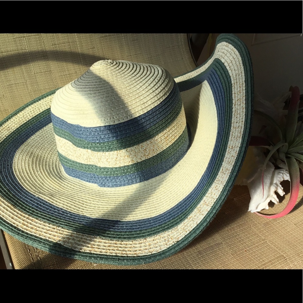 D & Y 4.5” WIDE FLOPPY BRIM SUN HAT W/GOLD ACCENTS